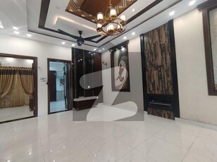 5 marla brand new modern house for sale in bb block Bahria Town