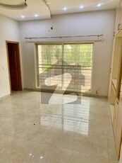 8M Upper Portion Available in Umar Block, Bahria Town, Lahore. Bahria Town Umar Block