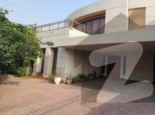 D H A Lahore 1 kanal Stylish House Full Furnished with 100% Original pics available for Rent DHA Phase 4