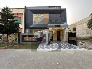Luxurious Designer 5 Marla brand new House For Sale in Bahria Town Lahore Bahria Town Sector B