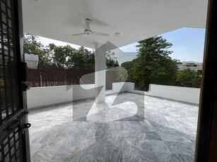Offering 600 Square Yards Fully Equipped Luxury House With All Ac's Installed For Rent In F6 F-6