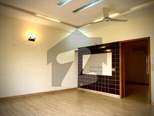 TEEN MARLA UPPER PORTION AVAILABLE FOR RENT IN DHA PHASE 1 , DHA Phase 1