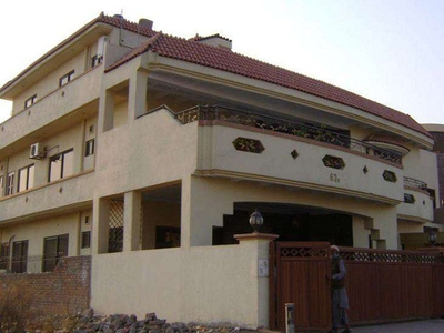 400 SQ YARDS 7 Bedroom House For Sale In F-11 Islamabad