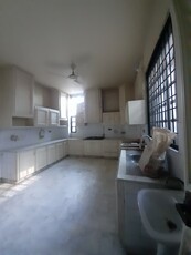 10 Marla House for Rent In Madina Town, Faisalabad