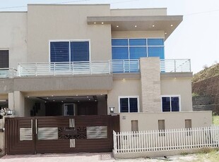 On Excellent Location House Sized 7 Marla Is Available For Sale In Bahria Town Phase 8 - Safari Valley