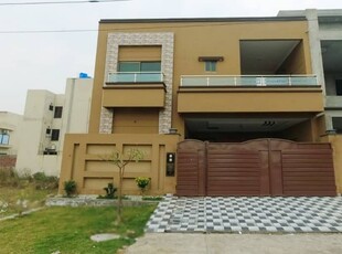 Prime Location House In LDA Avenue - Block J Sized 10 Marla Is Available