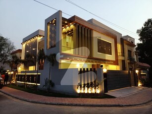 10 MARLA BRAND NEW LUXURY HOUSE FOR RENT Bahria Town Jasmine Block