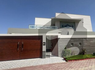 500sq Yd Luxury Villa FOR SALE. 2km From Entrance Of BTK. 6 Bed DDL 2 Kitchens Bahria Town Precinct 4