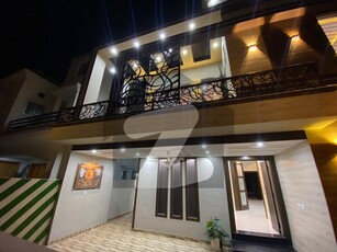 8 Marla New House Available For Rent Bahria Town Lahore prime location Bahria Town Sector B
