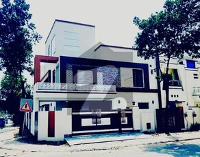 CORNER FACING PARK 12 MARLA LOWER PORTION HOUSE FOR RENT IN BAHRIA TOWN LAHORE Bahria Town Gulmohar Block