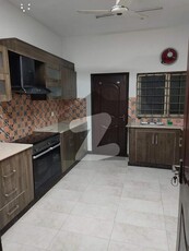 10 MARLA 3 BEDROOM APARTMENT AVAILABLE FOR RENT Askari 11