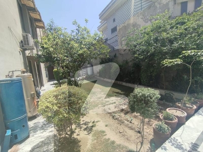 BEAUTIFUL HOUSE FOR SALE Officers Colony No 1