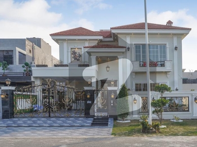 01 KANAL GRANDIOSE HOUSE FOR SALE IN DHA PHASE 8 EX AIR AVENUE DHA Phase 8 Ex Air Avenue