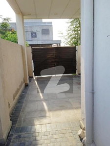 1 Kanal House On DHA Phase 6 Upper Portion Separate Gate For Entrance For Rent DHA Phase 6