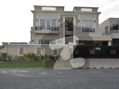 1 Kanal Luxurious Bungalow For Rent In Dha Phase 7. DHA Phase 7 Block U