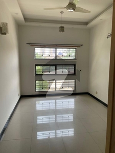 1 KANAL UPPER PORTION AVAILABLE FOR RENT IN DHA PHASE 6 DHA Phase 6