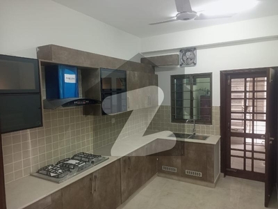 10 MARLA 3 BEDROOMS APARTMENT AVAILABLE FOR RENT BRAND NEW Askari 11 Sector D
