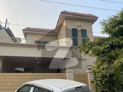 10 MARLA 4 BEDROOMS SD HOUSE AVAILABLE FOR RENT Askari 11 Sector A