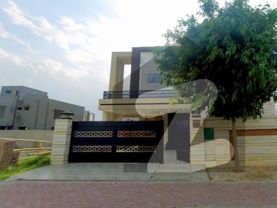 10 Marla Brand New Stunning Location House Available For Sale Northern 100% SOLID CONSTRUCTION WITH BASEMENT OWNER BUILT Bahria Orchard Phase 1 Northern