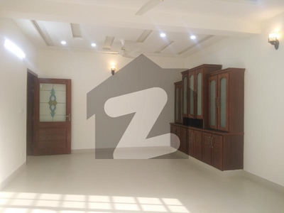 10 Marla Full House Available for Rent with 3 Bedrooms in G-13, Islamabad G-13