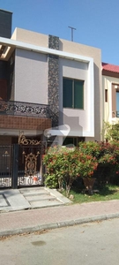 10 Marla House for rent at very ideal Loction Bahria Town Lahore Bahria Town Sector C