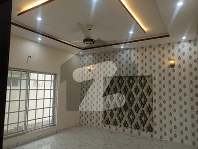 10 Marla Like New Upper Portion With Gas Available For Rent In Bahria Town Lahore. Bahria Town Takbeer Block