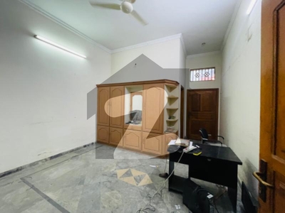 10 marla portion 3 bed with attatch bath Johar Town Phase 1