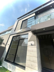 10 MARLA SUMPTUOUS HOUSE FOR SALE IN DHA PHASE 8 EX AIR AVENUE DHA Phase 8 Ex Air Avenue