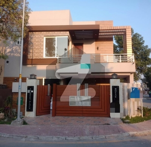 10 MARLA USED BEAUTIFUL HOUSE FOR SALE IN GHOURI BLOCK FACING PARK BAHRIA TOWN LAHORE Bahria Town Ghouri Block