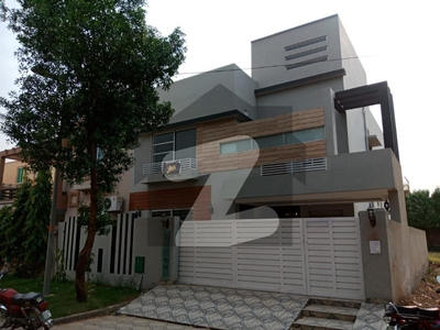 10Marla Well Mainted Like Brand New House For Sale at Bahria Town Lahore Bahria Town