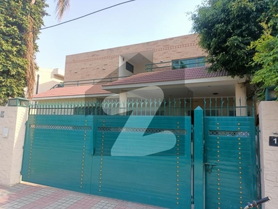 1.5 Kanal House For Sale In The Prime Location Of Cavalry Ground. Cavalry Ground