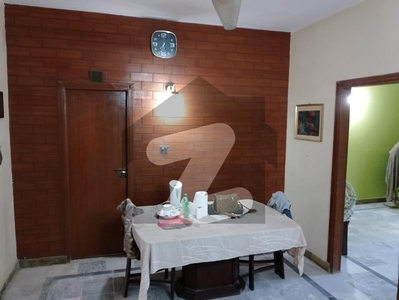 1ST FLOOR FLAT 3 BED DRAWING LOUNGE FOR SALE Gulshan-e-Iqbal Block 13/D-2