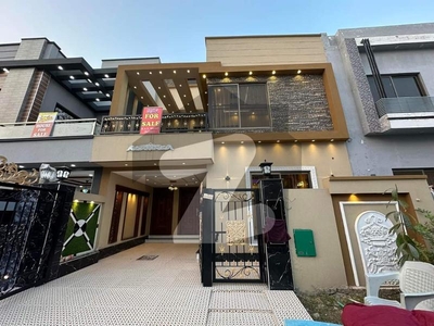 5 Marla Luxurious Designer brand new House For Sale in Bahria Town Lahore Bahria Town Sector E