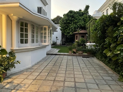 888 Yd² House for Sale In F-7, Islamabad