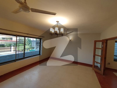 A luxury 3 bed upper portion is available for rent in F-7 F-7