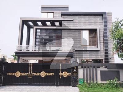 Brand New 10 Marla Upper Portion Available fir rent Bahria town lahore Bahria Town Overseas A