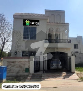 BRAND NEW HOUSE FACING TAUHEED PARK NEAR JAMIA MASHID VERY BEAUTIFUL LOCATION IN C BLOCK BAHRIA ORCHARD Bahria Orchard