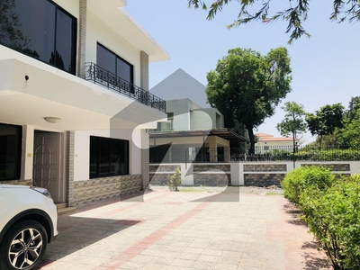 F-6/3 - 2500 Sq.Yard Liveable House On Main Margalla Road Prime Location Available For Sale F-6/3
