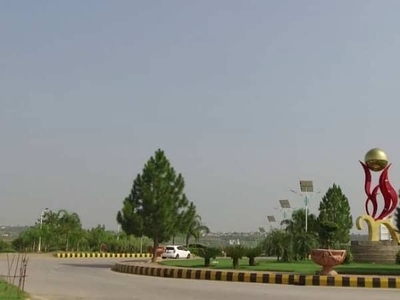 Gulberg Greens Civic Center 7 Marla Commercial Plot for sale