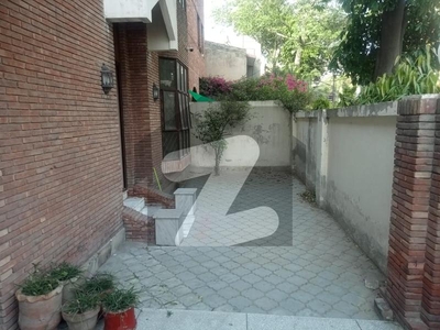 House Best For Executive Office/ Working Space At Moulana Shoukat Ali Road Faisal Town Block A