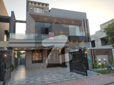 Luxurious Designer 10 Marla Upper Portion with Gas House For Rent in Bahria Town Lahore Bahria Town Sector C