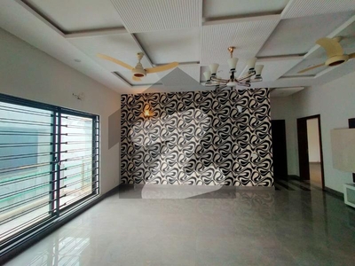 ONE KANAL BEAUTIFULL UPPER PORTION AVALIABLE FOR RENT IN DHA PHASE 3 DHA Phase 3