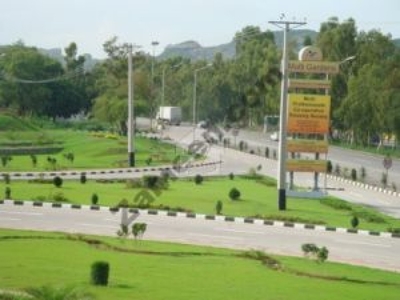 Plot in ISLAMABAD F-11 Sector Available for Sale
