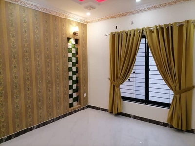 Prime Location 20 Marla House In Lahore Is Available For sale