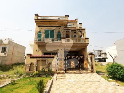 Spacious 5 Marla House Available For sale In Khayaban-e-Amin - Block L Khayaban-e-Amin Block L