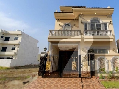Stylish 4-Bedroom 2.5-Storey House In Prime Location Etihad Town Phase 1