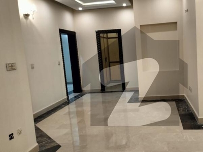 Upper Portion Of 10 Marla Is Available For rent Bahria Town Sector D
