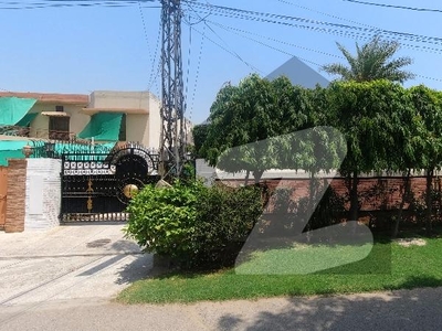 Well-constructed Prime Location House Available For sale In DHA Phase 4 - Block BB DHA Phase 4 Block BB
