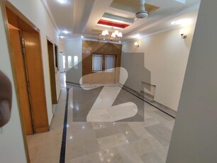 10 MARLA BEAUTIFULL NEW UPPER PORTION AVAILBLE FOR RENT Bahria Town Phase 7