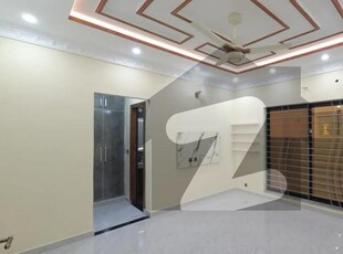 10 Marla Brand New 5,th Floor Luxury Apartment For Rent In Askari 11, Askari 11